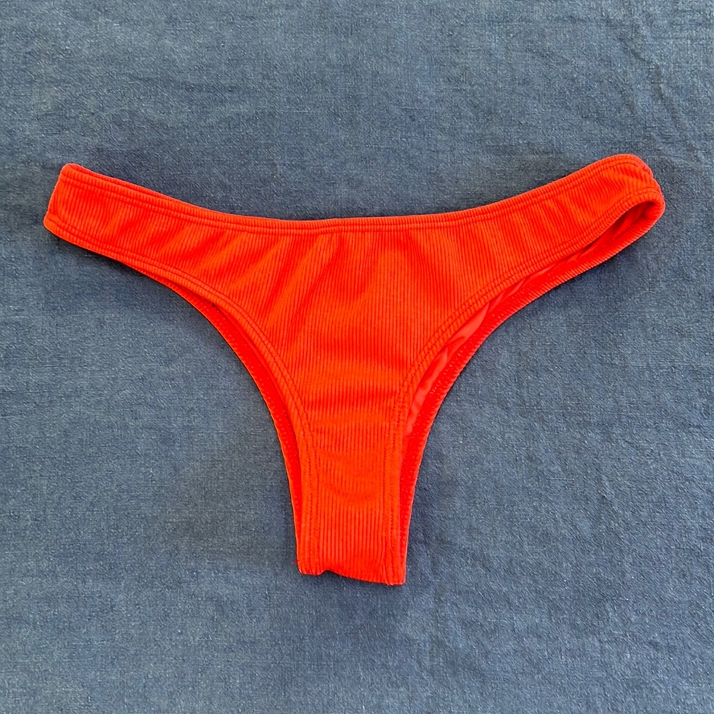 Minimale Animale Red Ribbed bikini size small, low rider cheeky